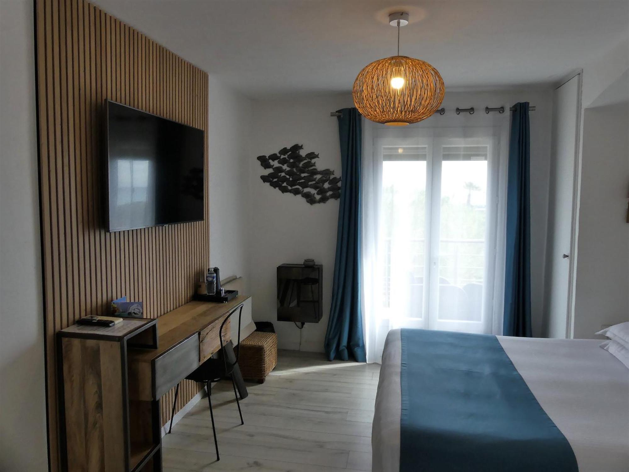 Hotel De La Vierge Noire Sainte-Maxime Bagian luar foto